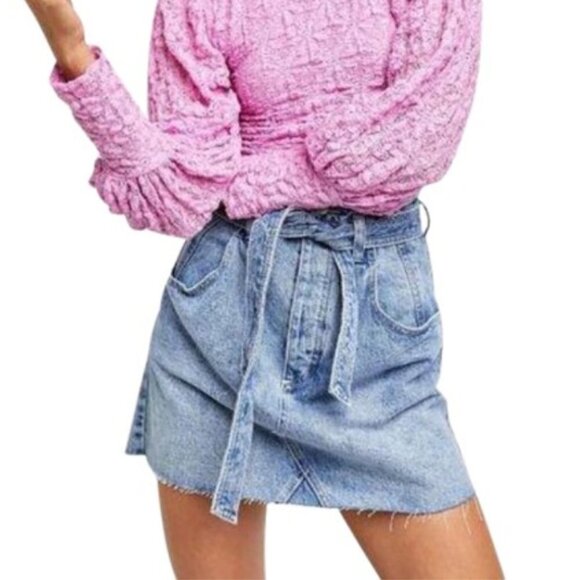 Free People East of Eden Medium Wash Denim Belted Mini Skirt Sizes 26 & 25 NWT - Picture 3 of 13
